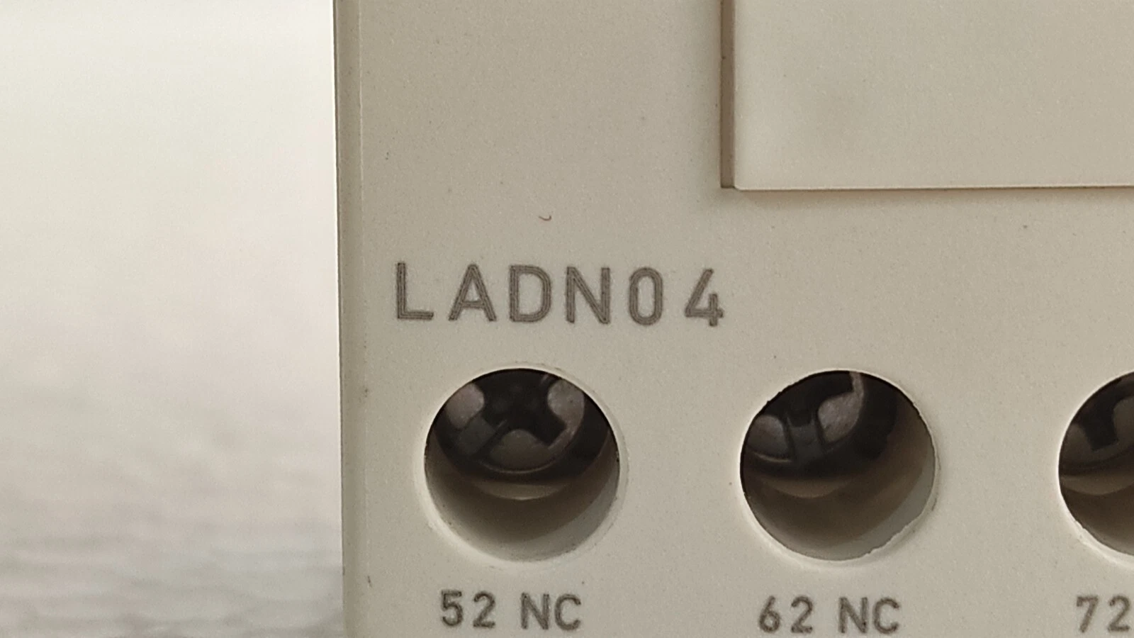 admin/uploads/uploads/schneider electric ladn04 four pole auxiliary_6.webp